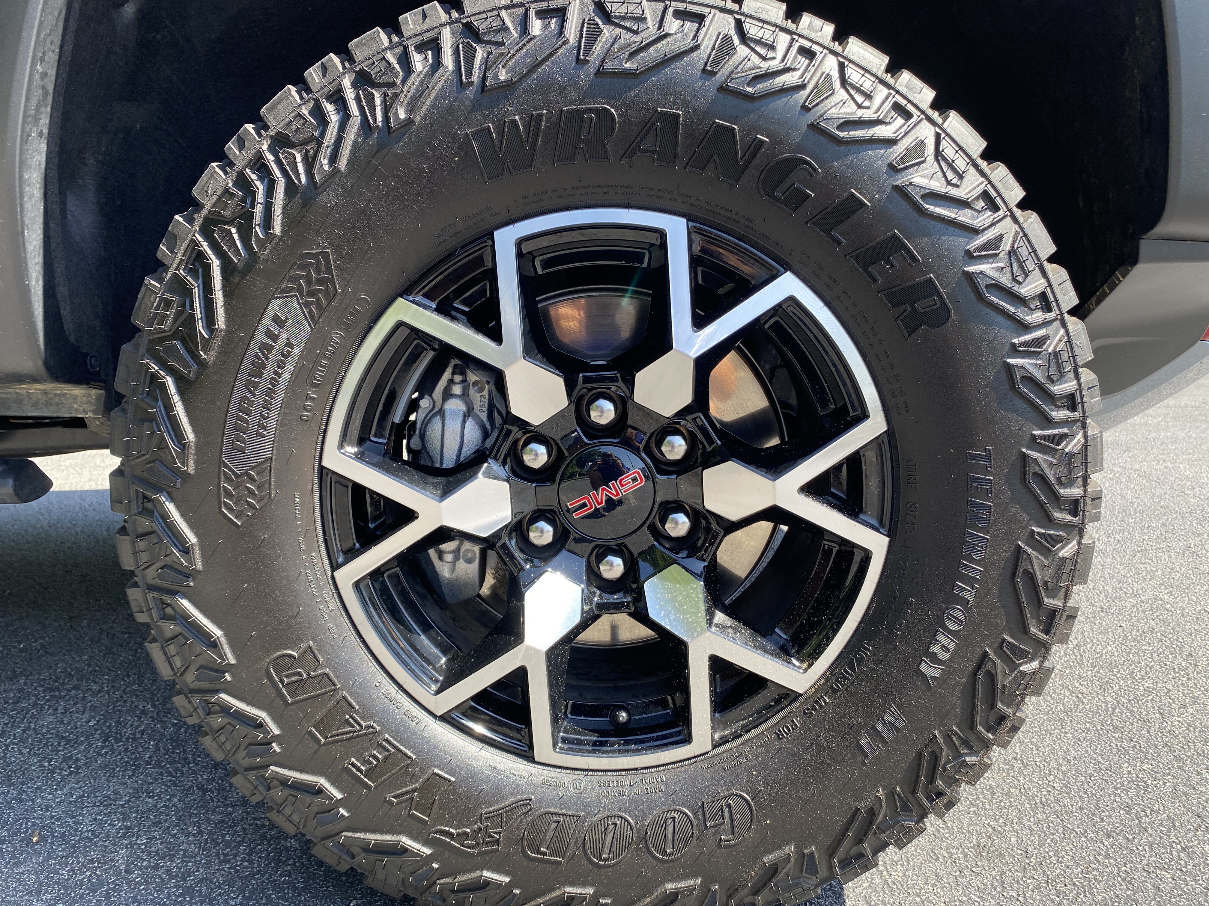 Used 2025 GMC Canyon AT4 w/ AT4X Package AWD/4WD image 13