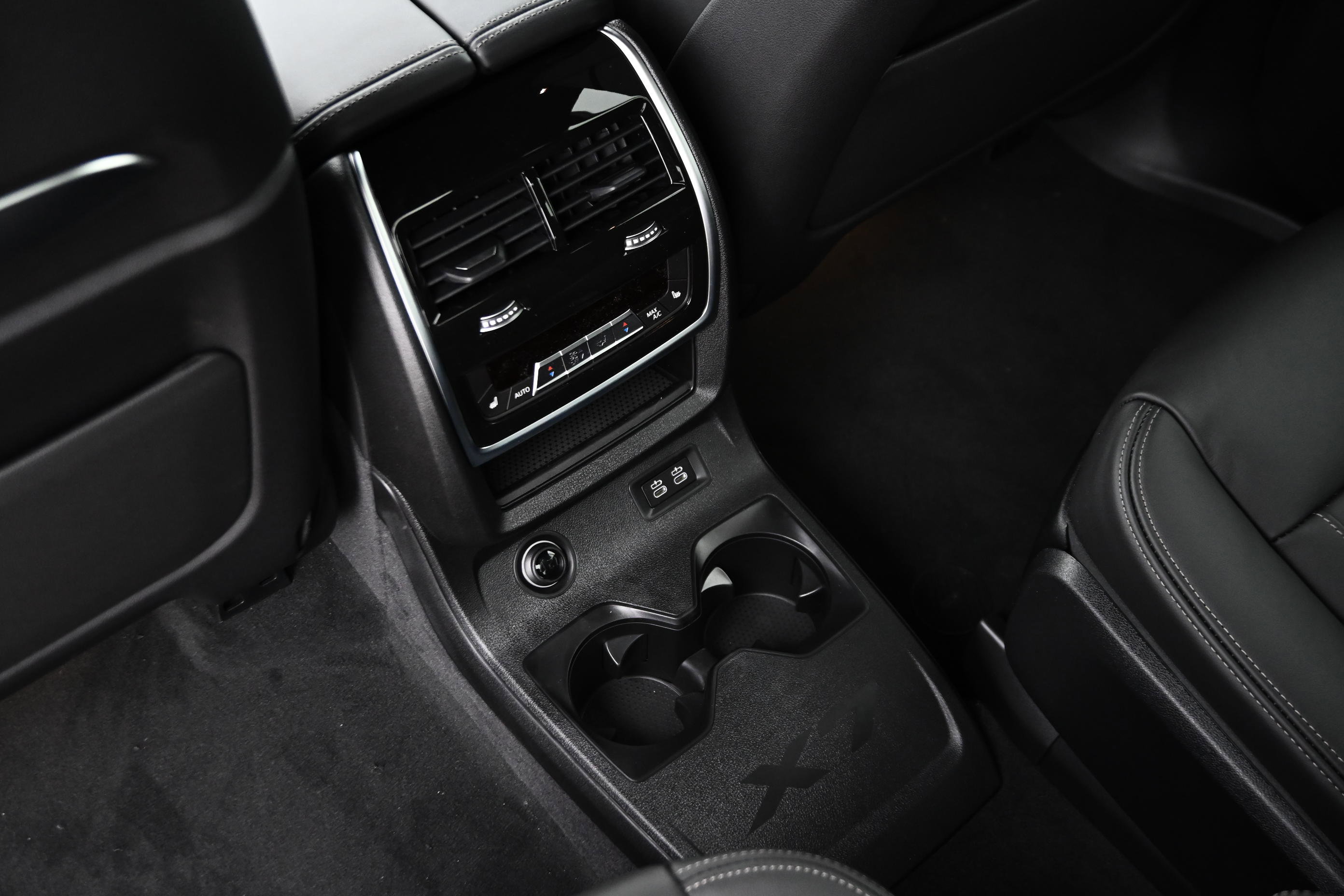 New 2026 BMW X7 M60i image 28