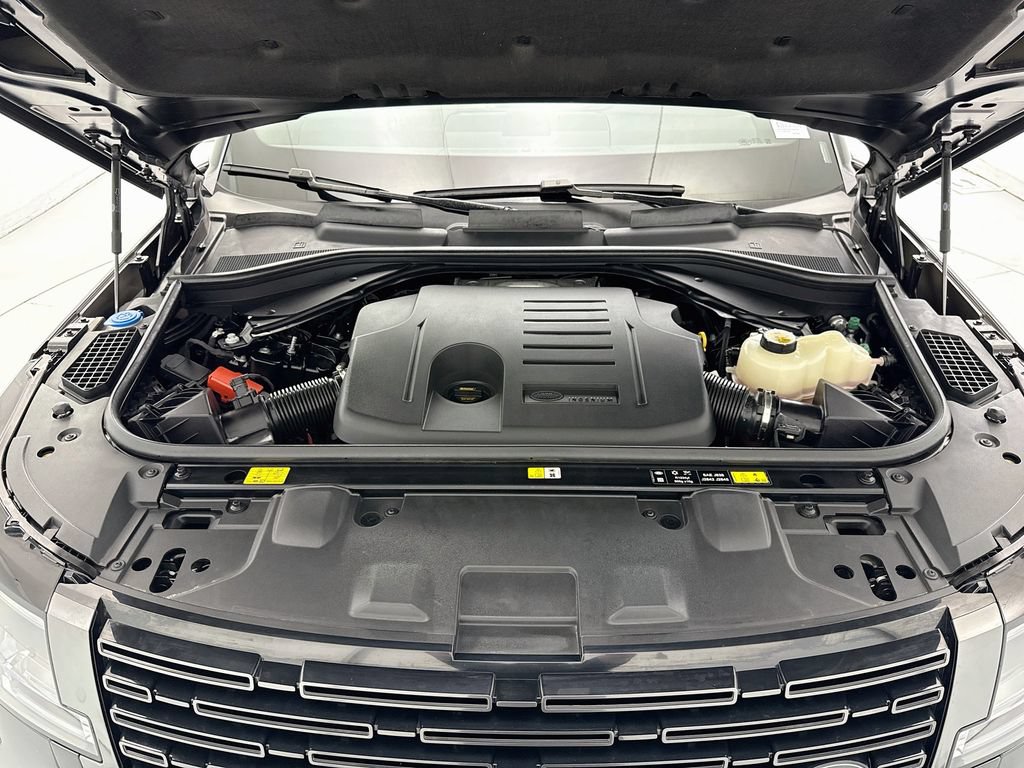 Used 2025 Land Rover Range Rover SE AWD/4WD image 28