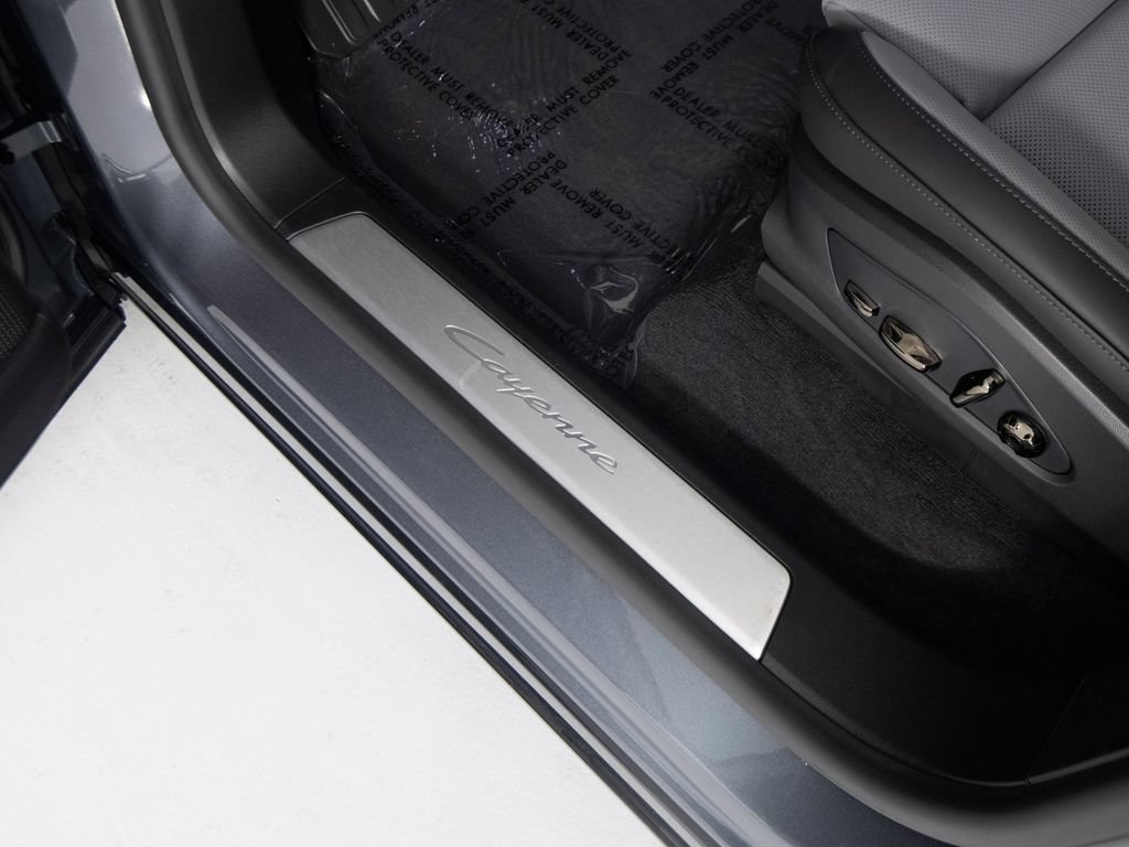 New 2026 Porsche Cayenne Electric Coupe AWD/4WD image 21