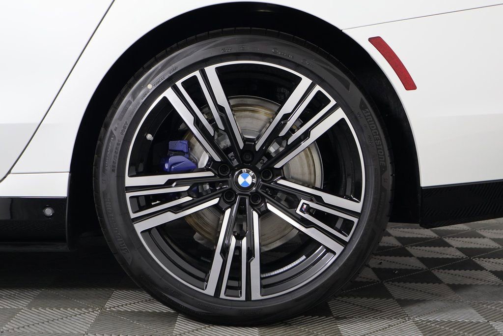 New 2026 BMW 750e xDrive w/ Executive Package image 10