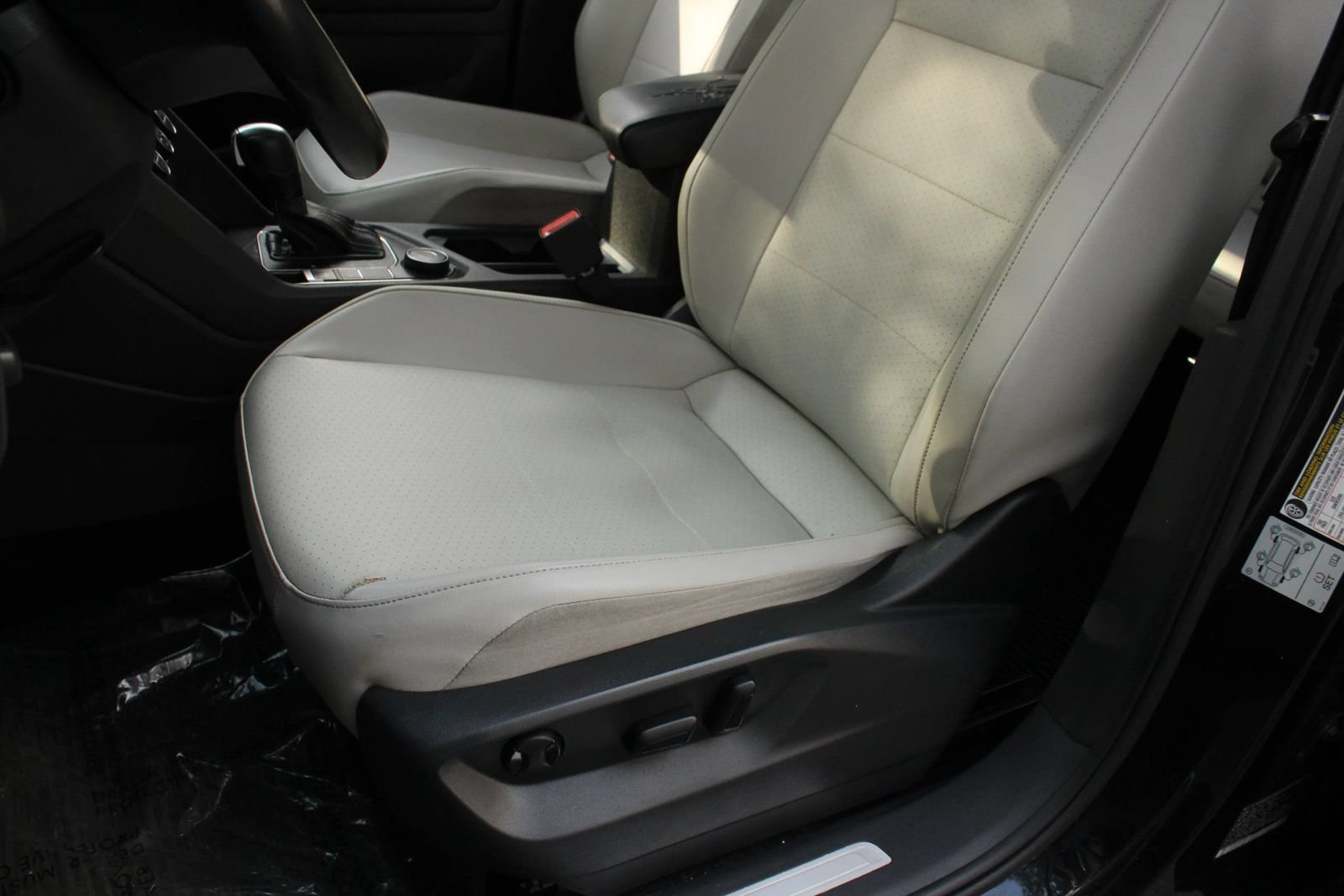 Used 2021 Volkswagen Tiguan SE R-Line AWD/4WD image 17