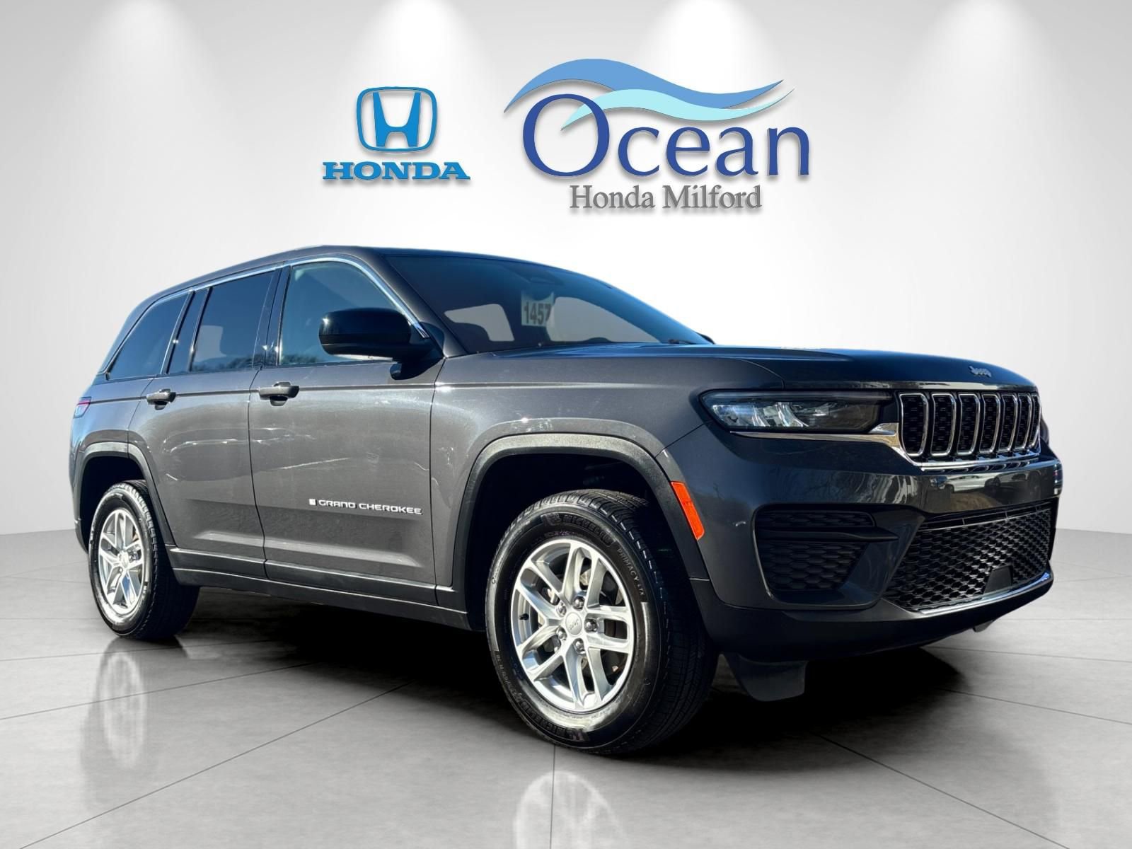 Used 2024 Jeep Grand Cherokee Laredo X w/ Luxury Tech Group I image 7