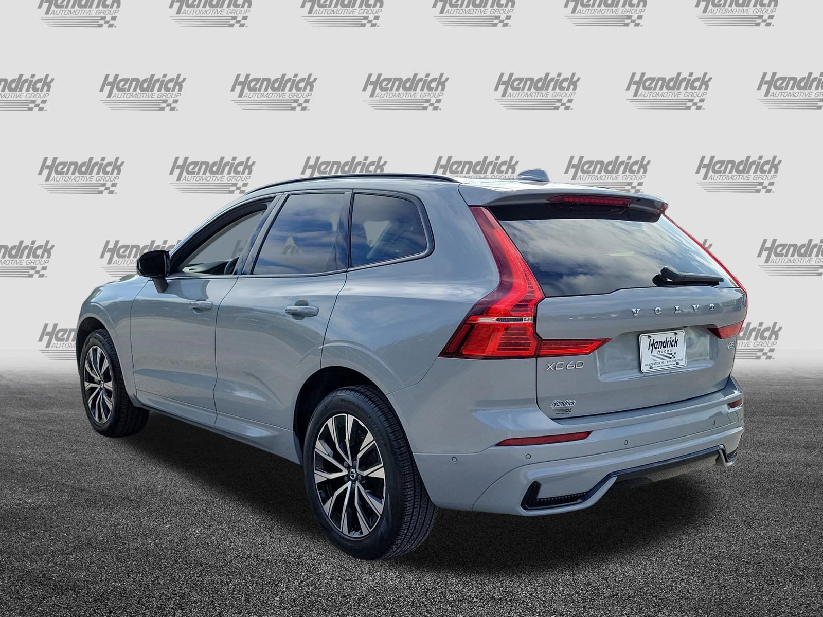 Used 2025 Volvo XC60 B5 Plus image 6