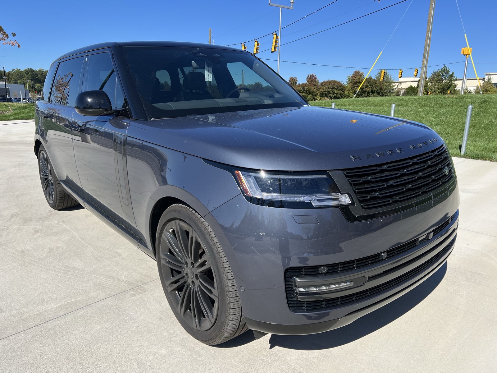 Used 2026 Land Rover Range Rover Long Wheelbase SE AWD/4WD image 1