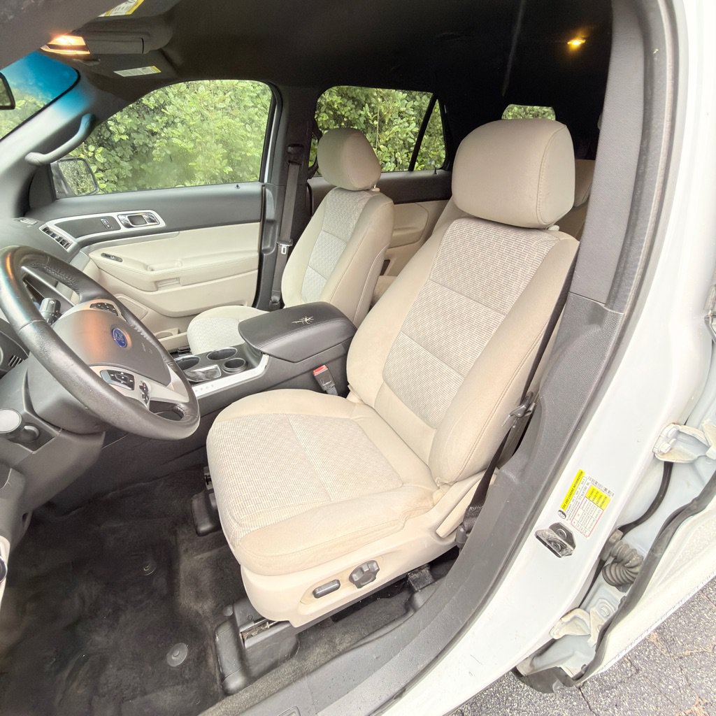 Used 2014 Ford Explorer XLT w/ Equipment Group 201A FWD image 9