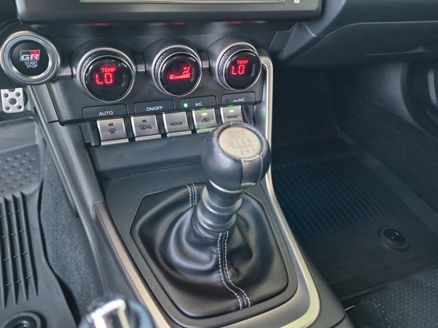 Used 2025 Toyota GR86 Premium w/ ALL Weather Mat Package (TMS) RWD image 19
