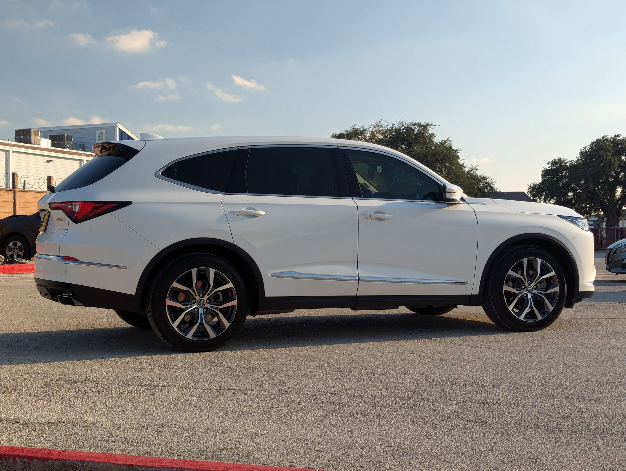 Certified 2023 Acura MDX FWD w/ Technology Package image 4