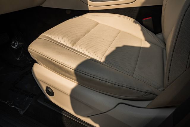 Used 2025 Mercedes-Benz GLE 450e 4MATIC image 36