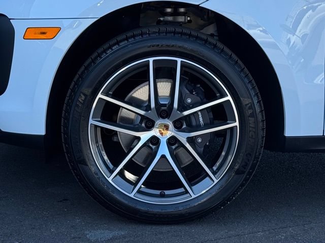 New 2026 Porsche Macan AWD/4WD image 11