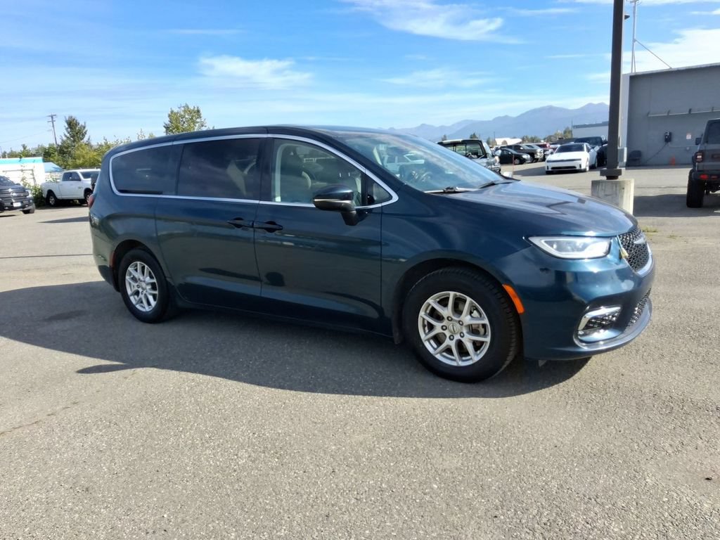 Certified 2023 Chrysler Pacifica Touring-L FWD image 2