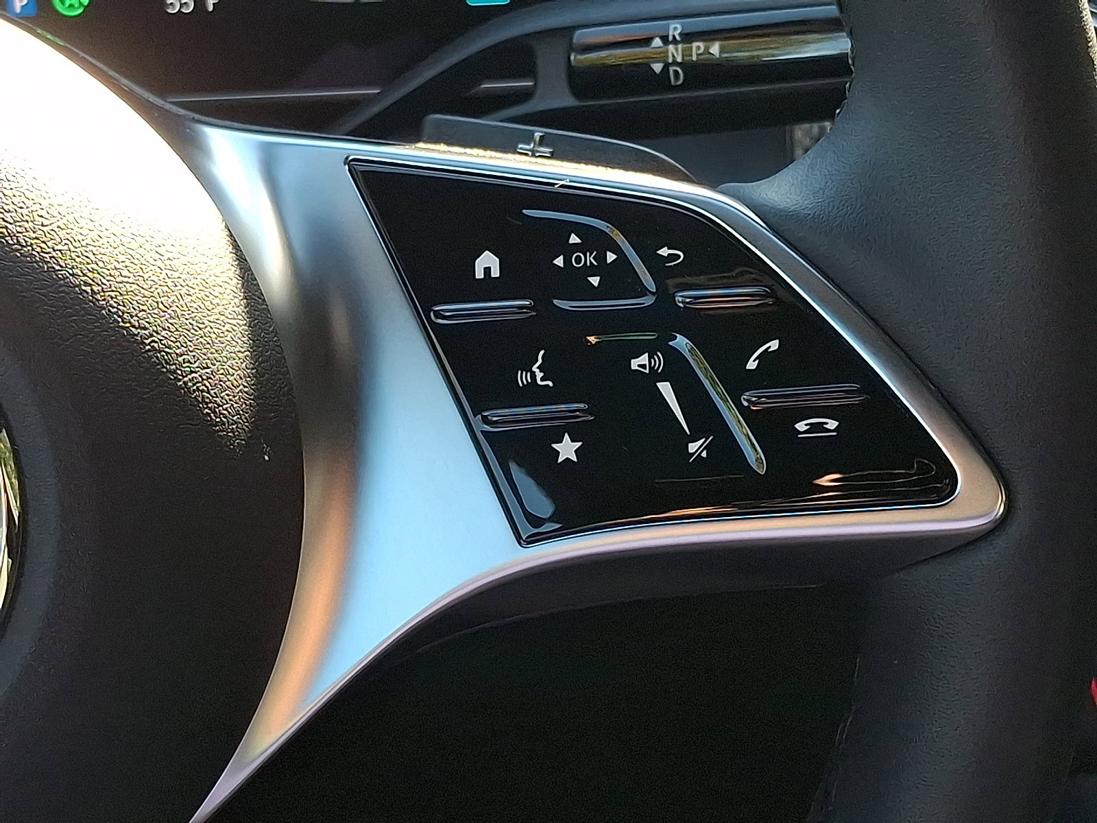 Certified 2025 Mercedes-Benz GLC 300 4MATIC SUV image 23