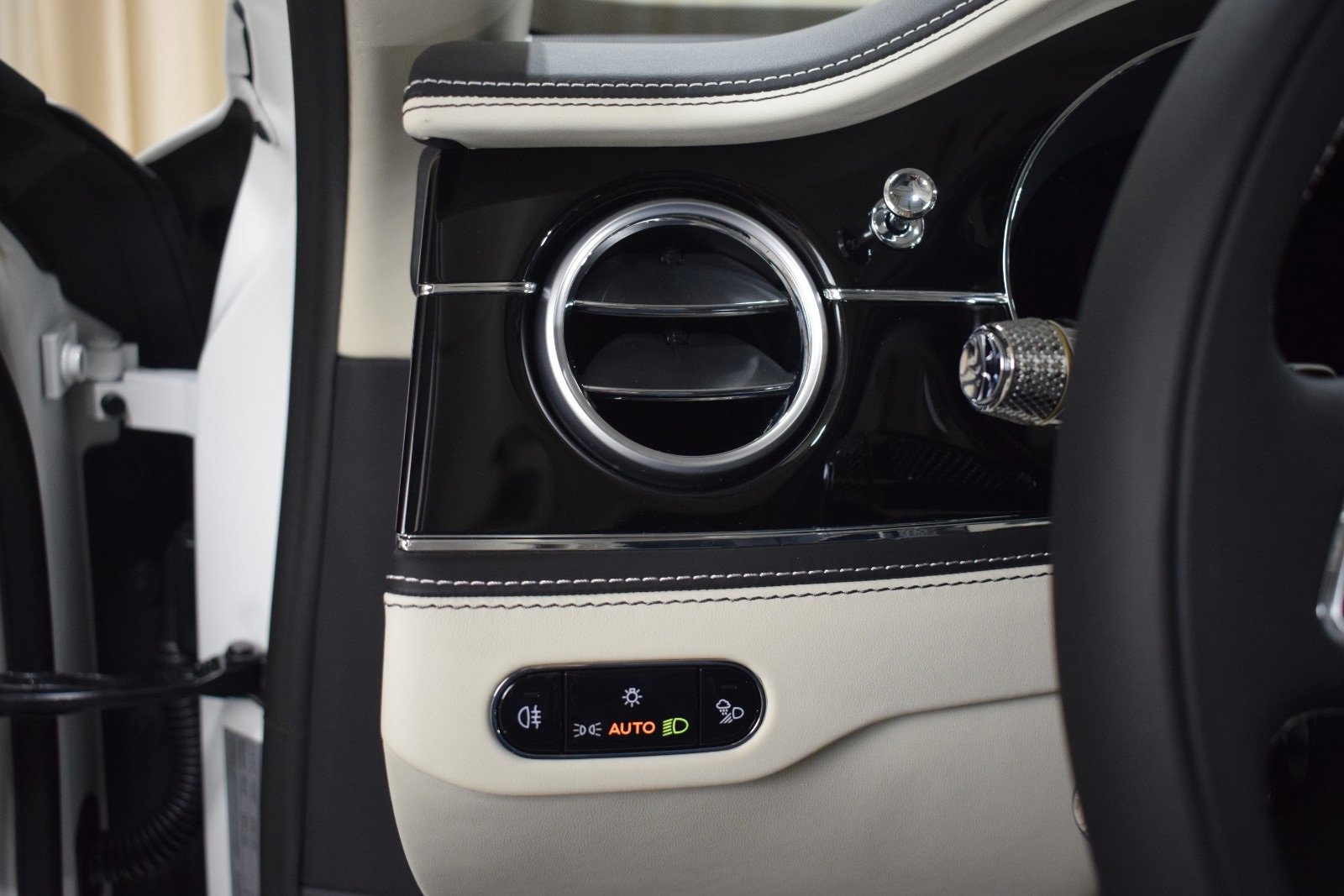 New 2025 Bentley Flying Spur Plug-In Hybrid image 28