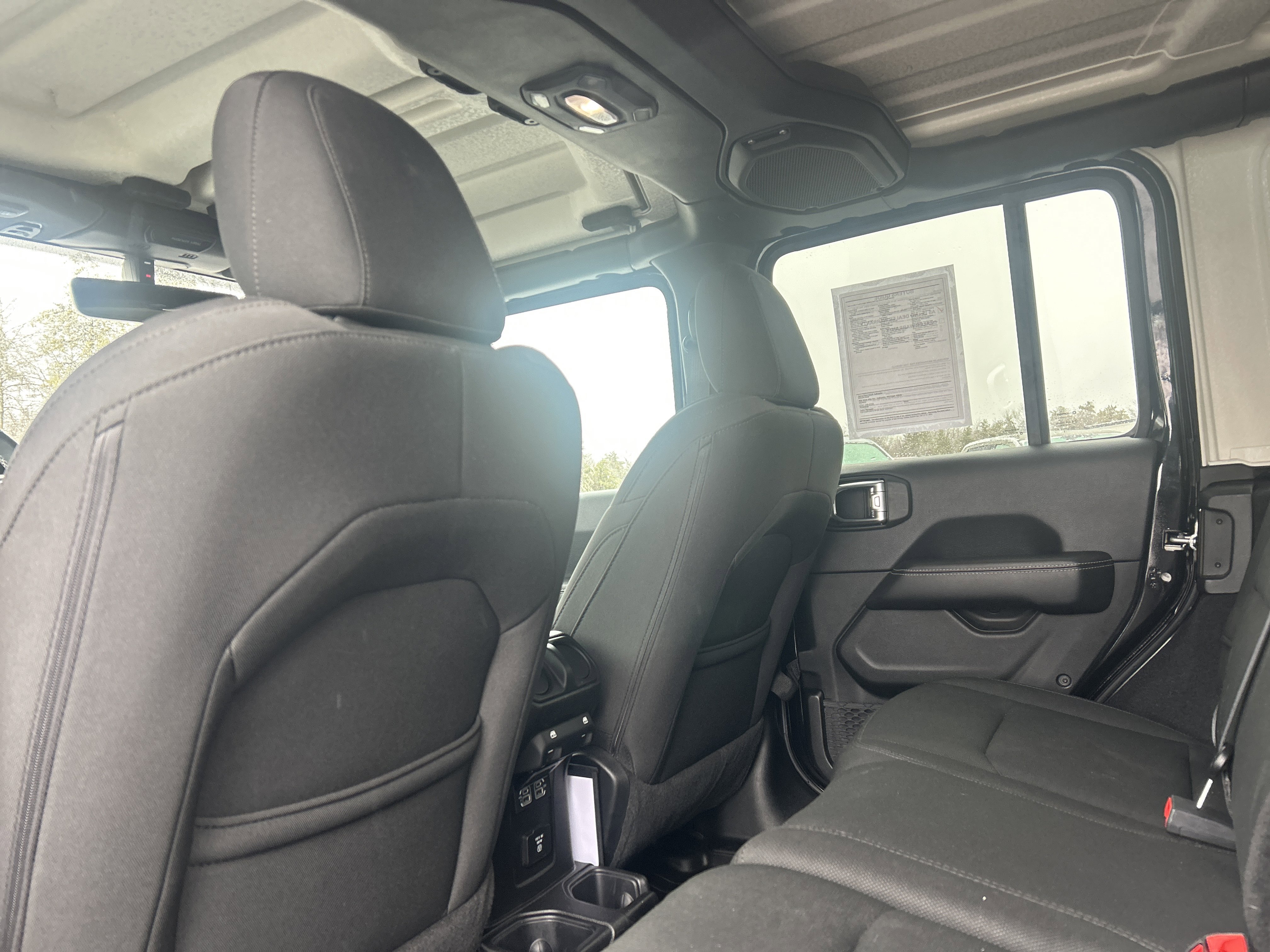 Used 2018 Jeep Wrangler Unlimited Sahara image 10