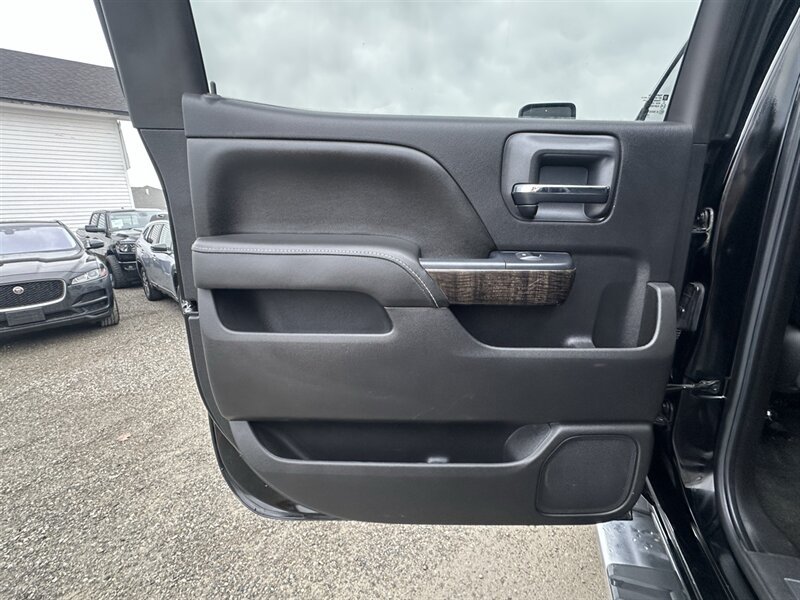 Used 2016 GMC Sierra 3500 Denali w/ Duramax Plus Package AWD/4WD image 17