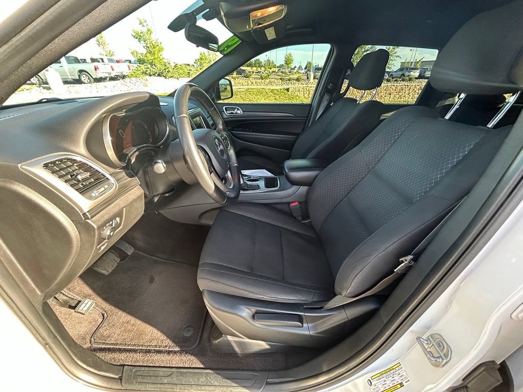 Used 2019 Jeep Grand Cherokee Laredo AWD/4WD image 11