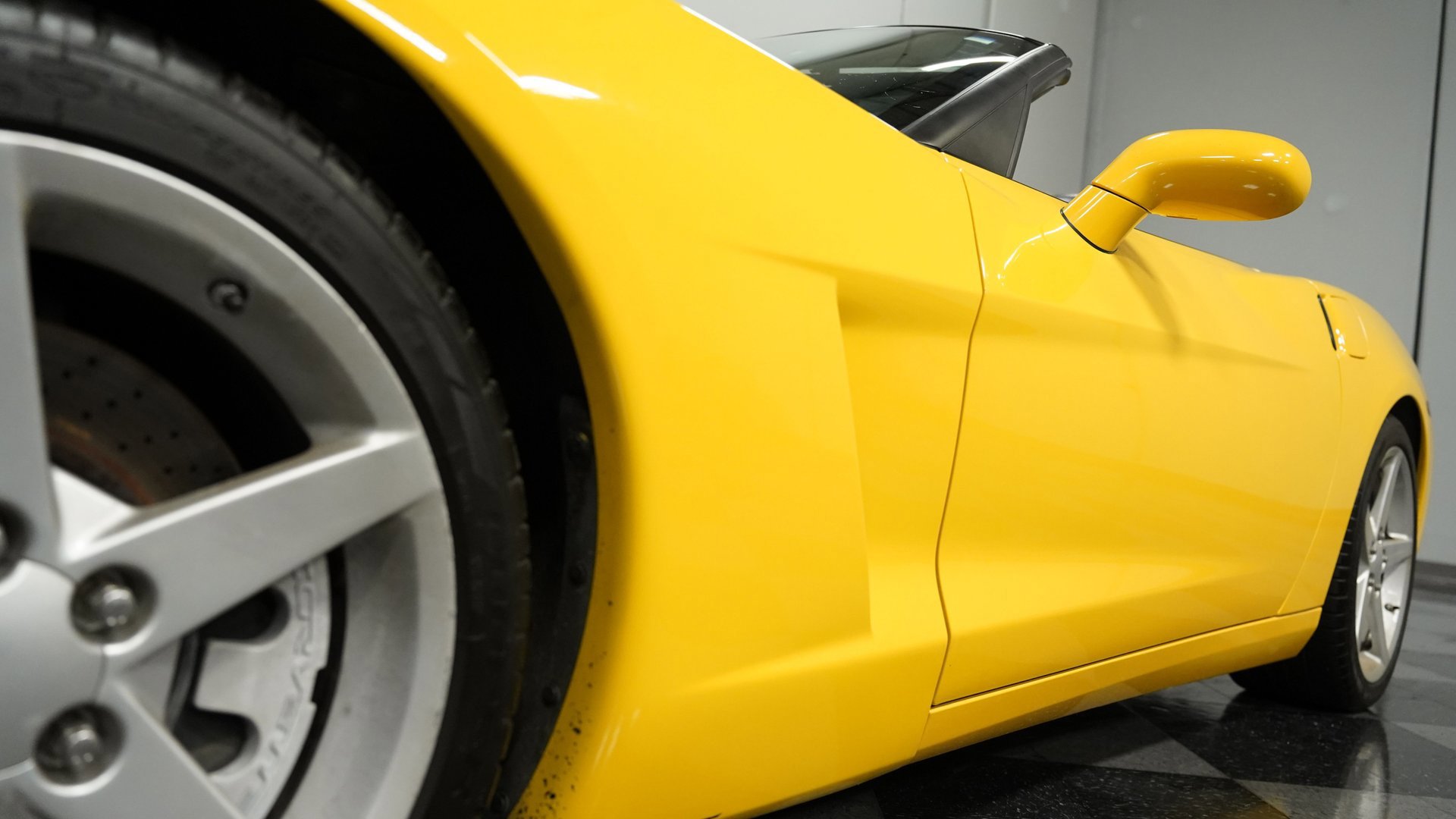 Used 2005 Chevrolet Corvette Convertible w/ Performance Handling Package image 18