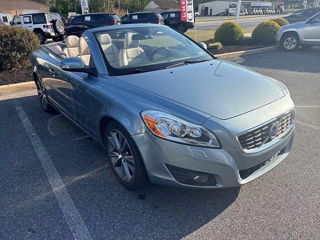 Used 2011 Volvo C70 T5 FWD image 2