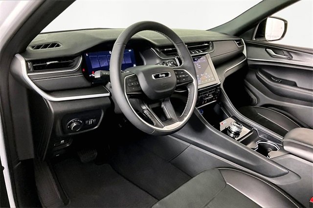 Used 2025 Jeep Grand Cherokee Altitude w/ Trailer Tow Package image 17