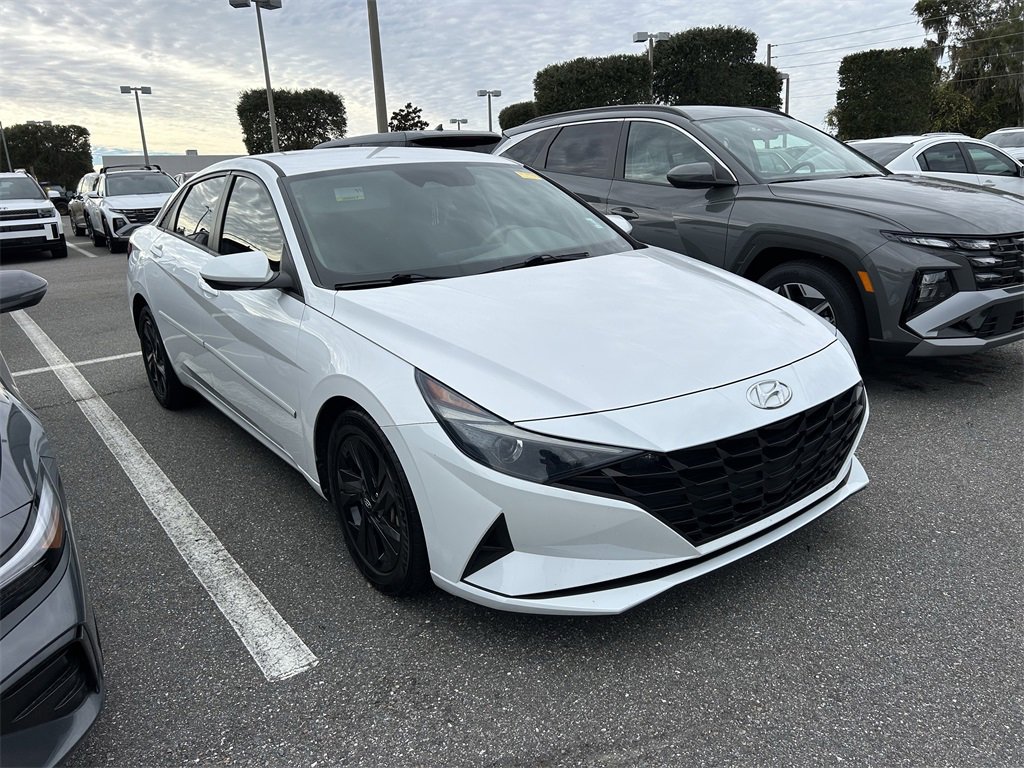 Used 2022 Hyundai Elantra SEL w/ Cargo Package image 6