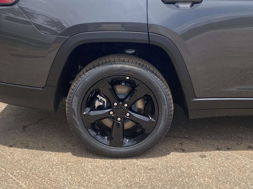 New 2026 Jeep Grand Cherokee L Limited w/ Limited Altitude Package AWD/4WD image 8
