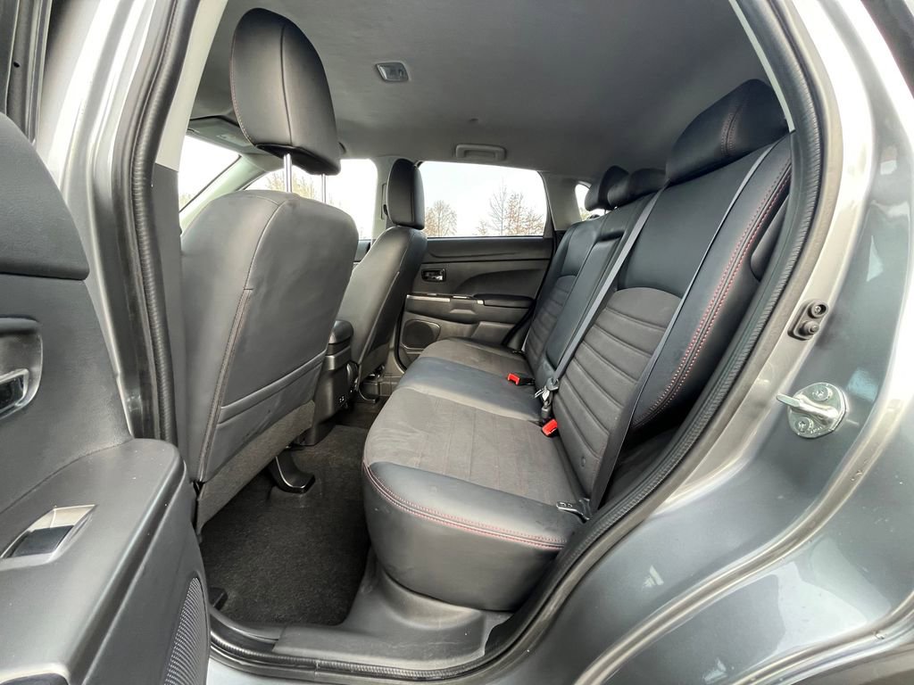 Used 2025 Mitsubishi Outlander Sport AWD image 17