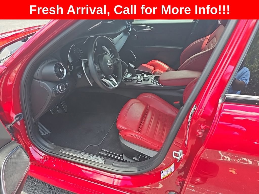 Used 2022 Alfa Romeo Giulia Veloce AWD/4WD image 11