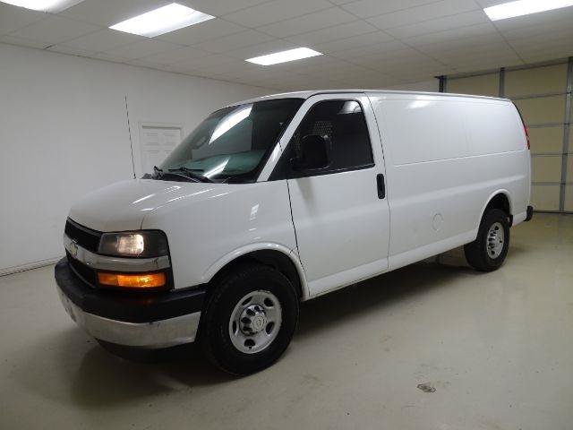 Used 2018 Chevrolet Express 2500 w/ Driver Convenience Package RWD image 3