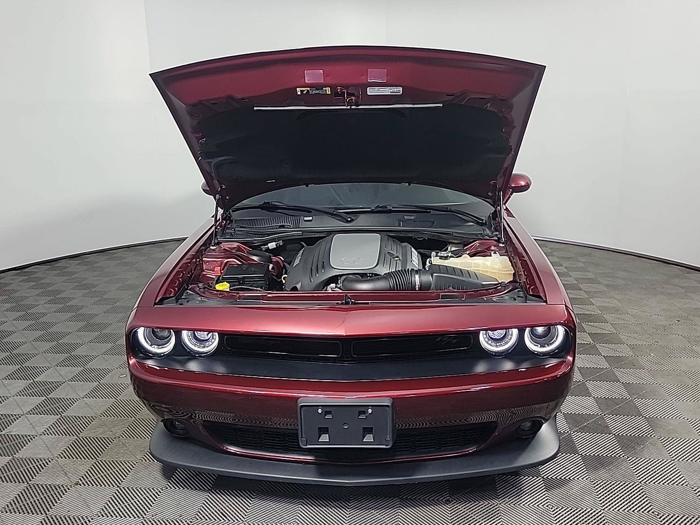 Used 2022 Dodge Challenger R/T w/ Driver Convenience Group RWD image 13