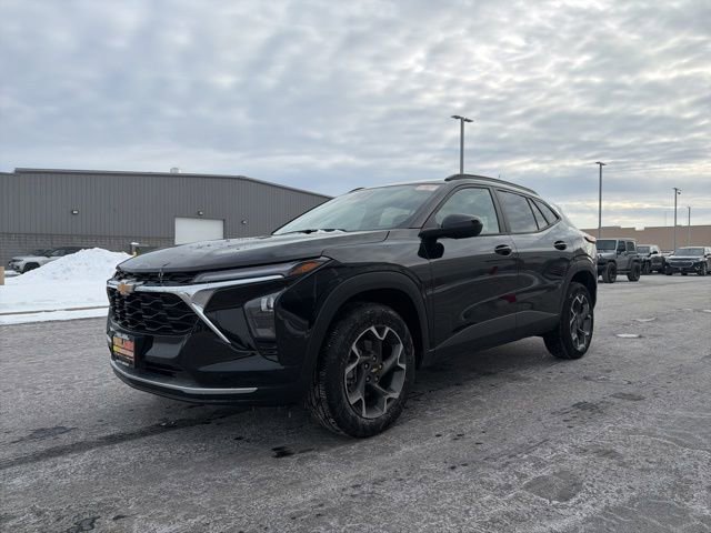 Used 2025 Chevrolet Trax LT w/ Driver Confidence Package image 3
