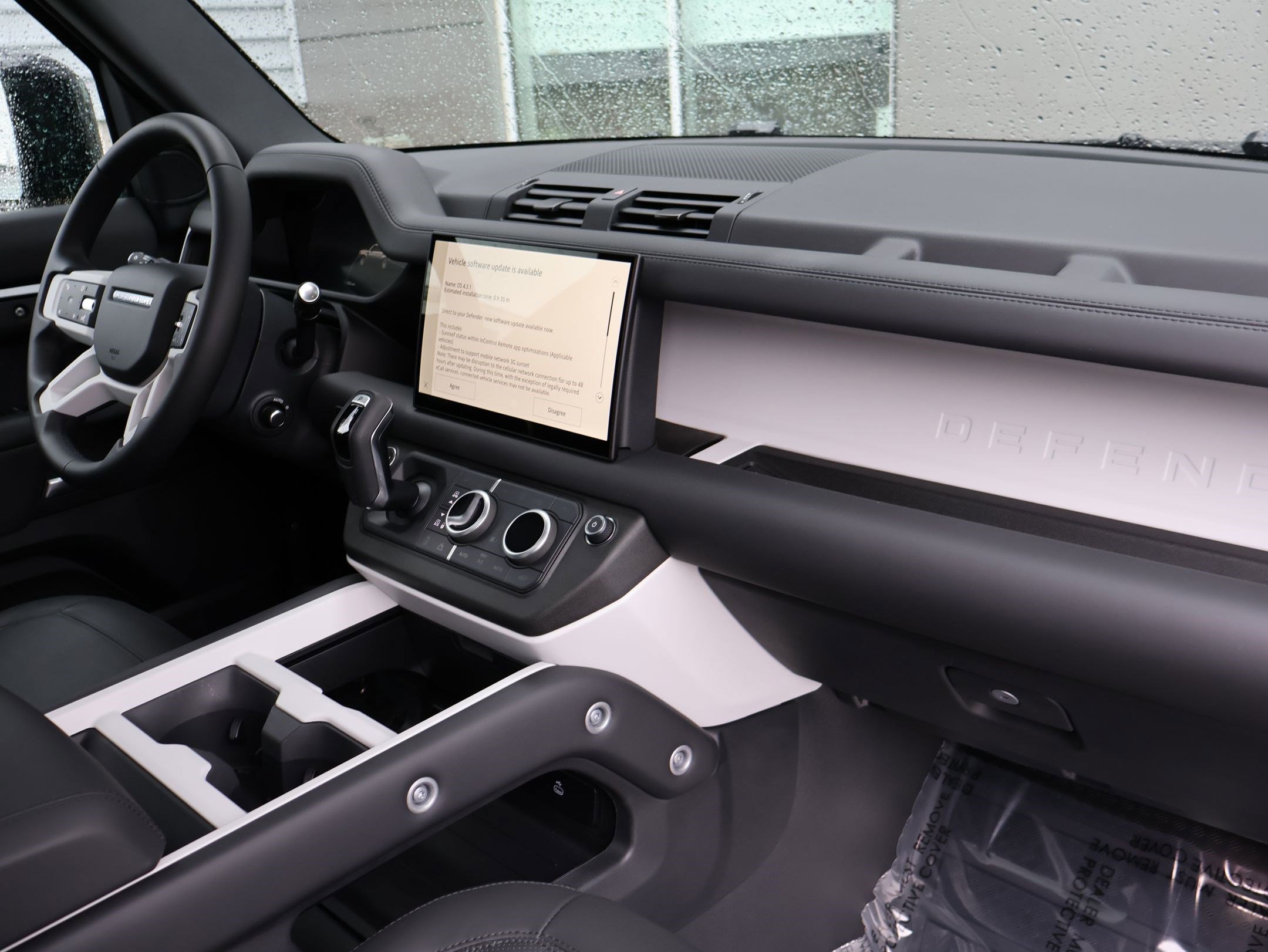 Used 2025 Land Rover Defender 110 X-Dynamic SE image 31