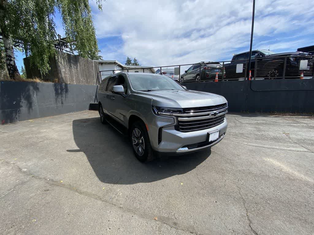 Used 2024 Chevrolet Suburban LT w/ LT Signature Package AWD/4WD image 8