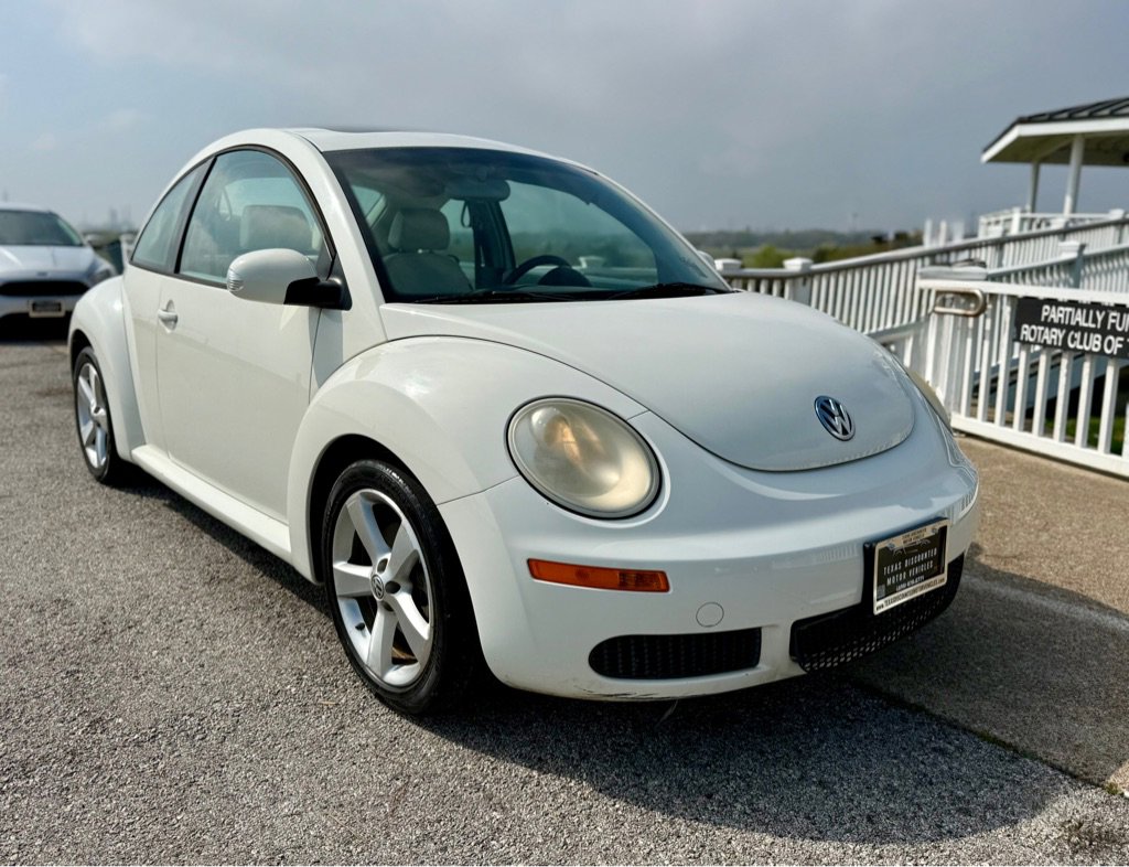 Used 2008 Volkswagen Beetle Triple White Edition image 3