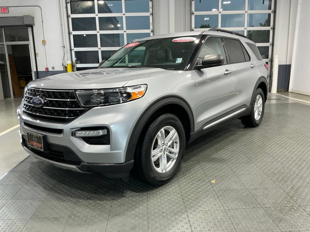 Used 2021 Ford Explorer XLT w/ Equipment Group 202A AWD/4WD image 2