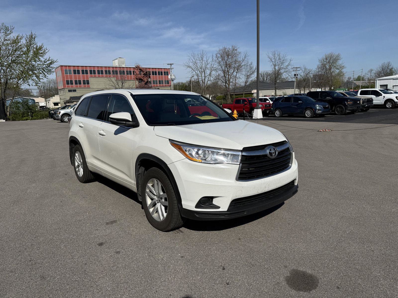 Used 2016 Toyota Highlander LE image 1