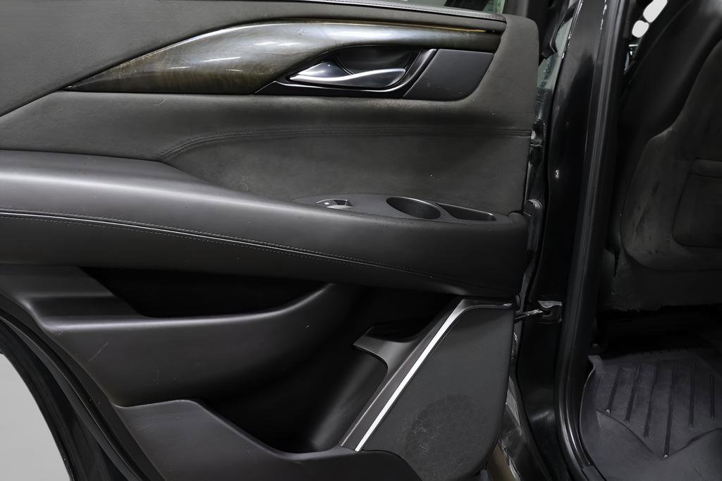 Used 2020 Cadillac Escalade Platinum image 25
