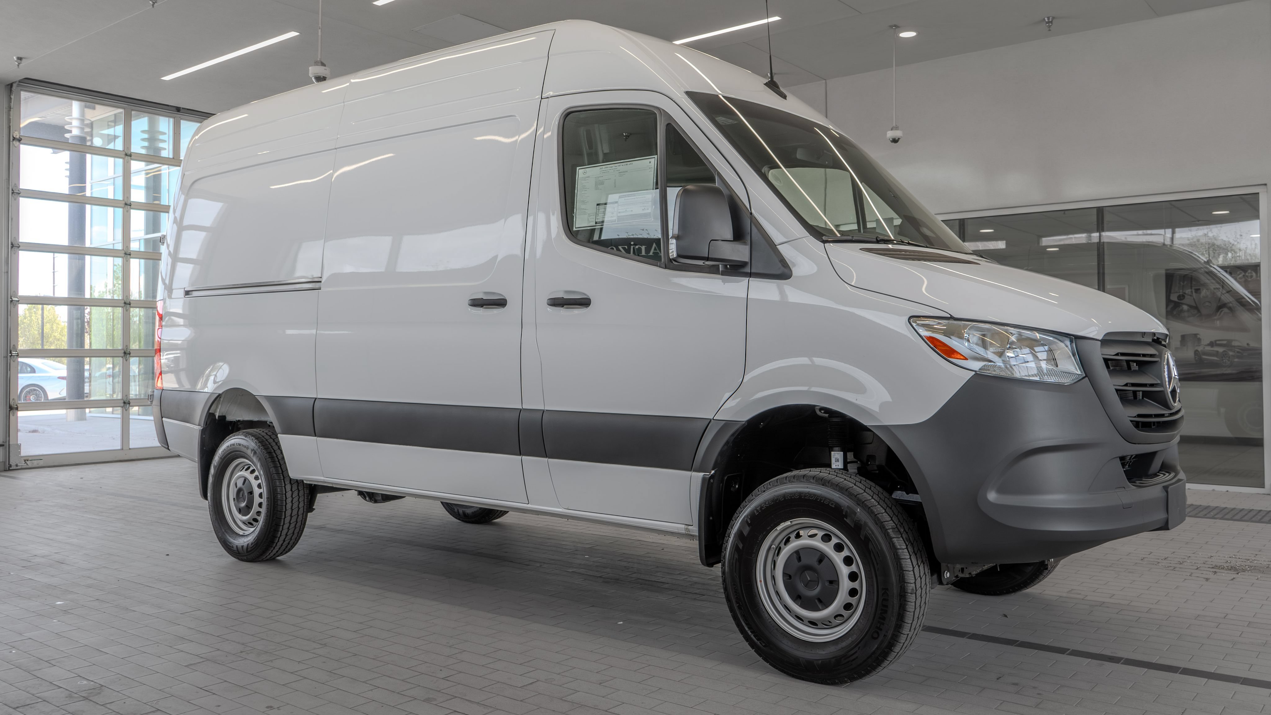 Used 2025 Mercedes-Benz Sprinter 2500 image 12
