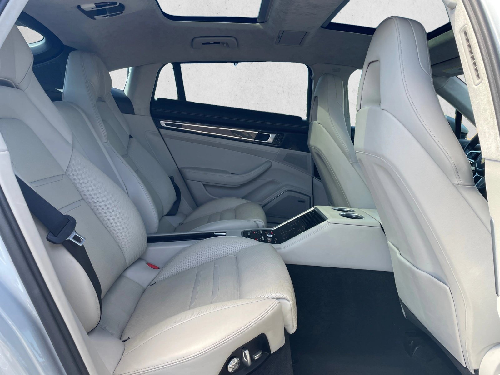 Used 2018 Porsche Panamera 4 Executive AWD/4WD image 25
