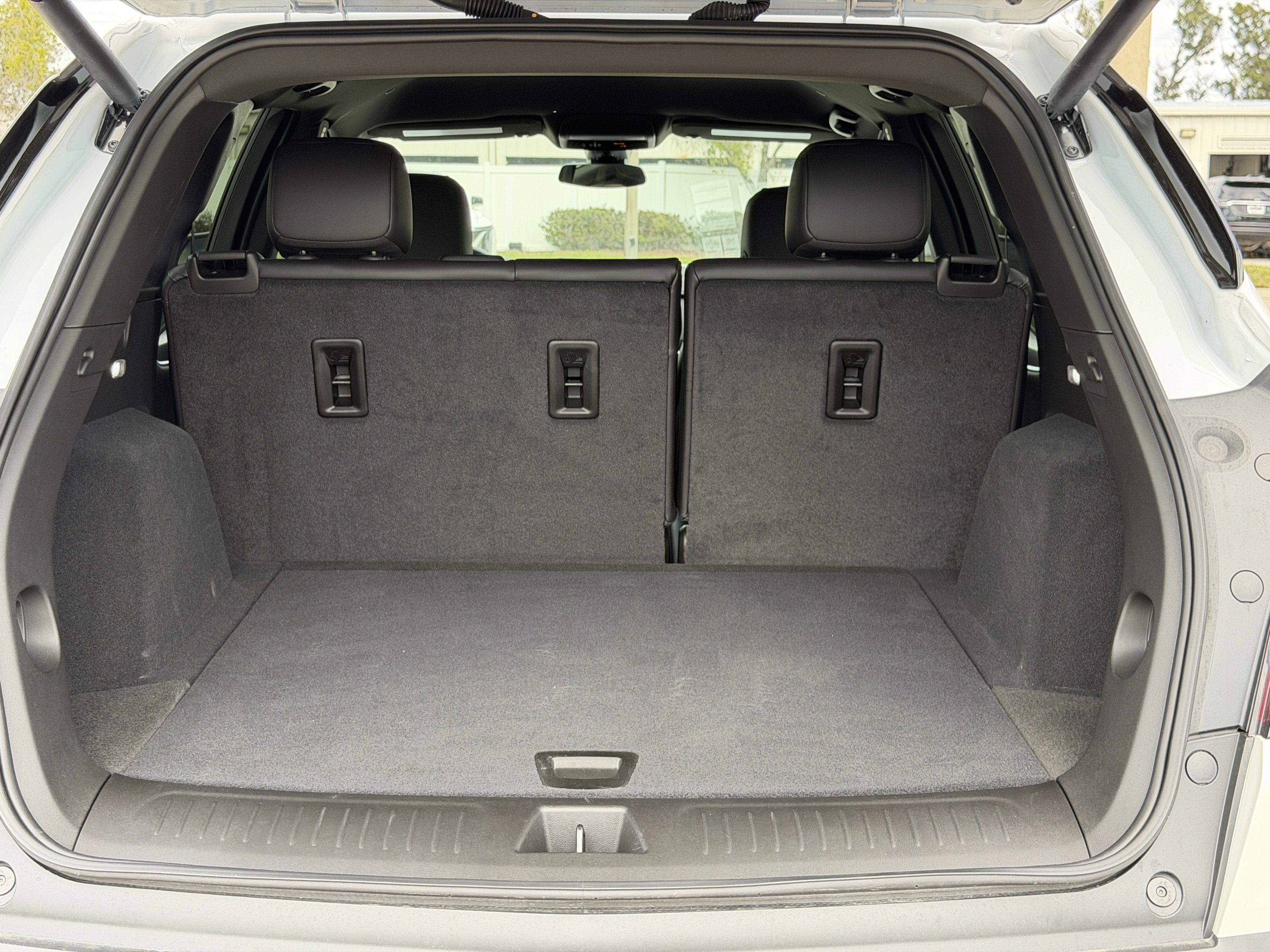 New 2026 Cadillac XT5 Luxury image 9