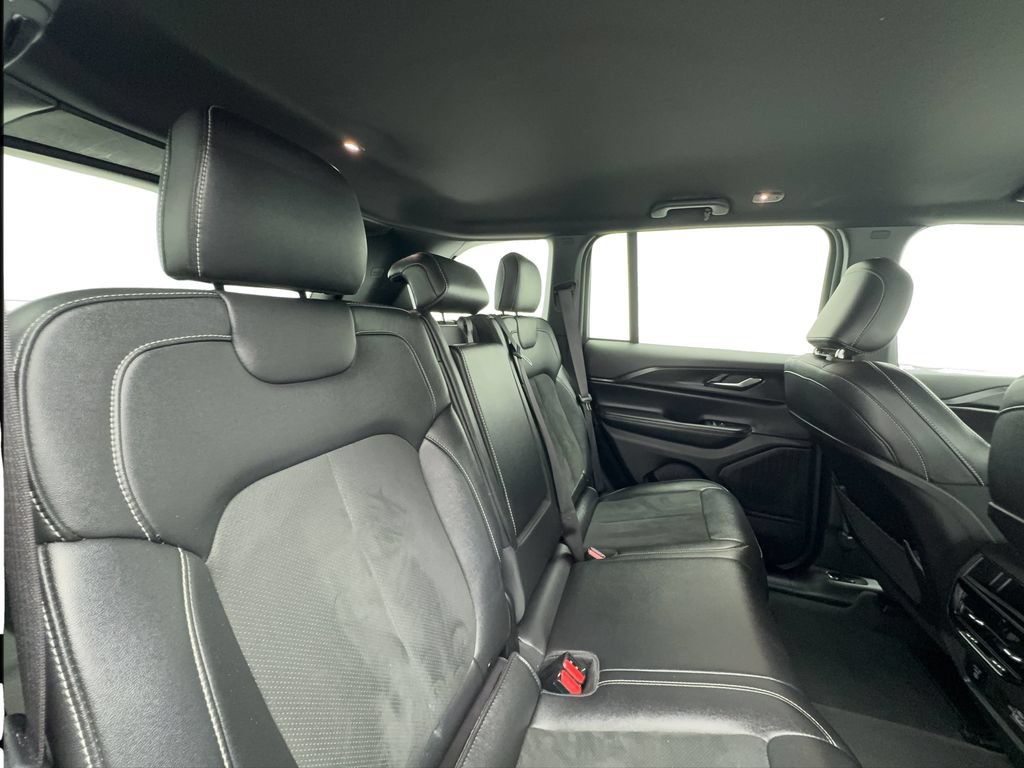 Used 2024 Jeep Grand Cherokee Altitude RWD image 27
