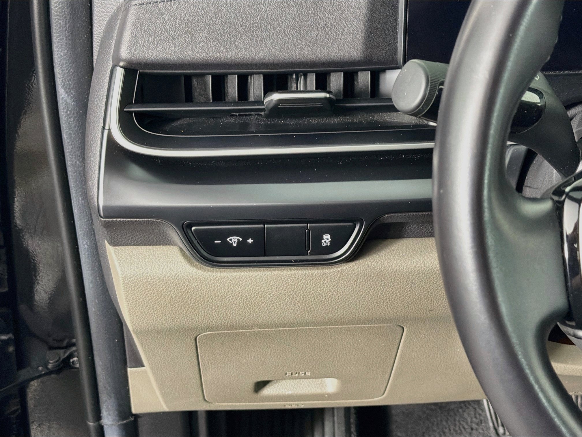 Used 2026 Kia Carnival FWD image 17