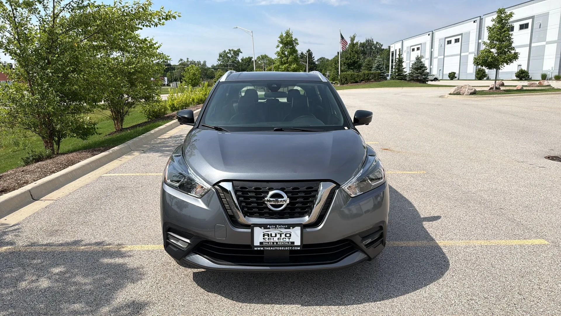 Used 2020 Nissan Kicks SR w/ SR Premium Package FWD image 2