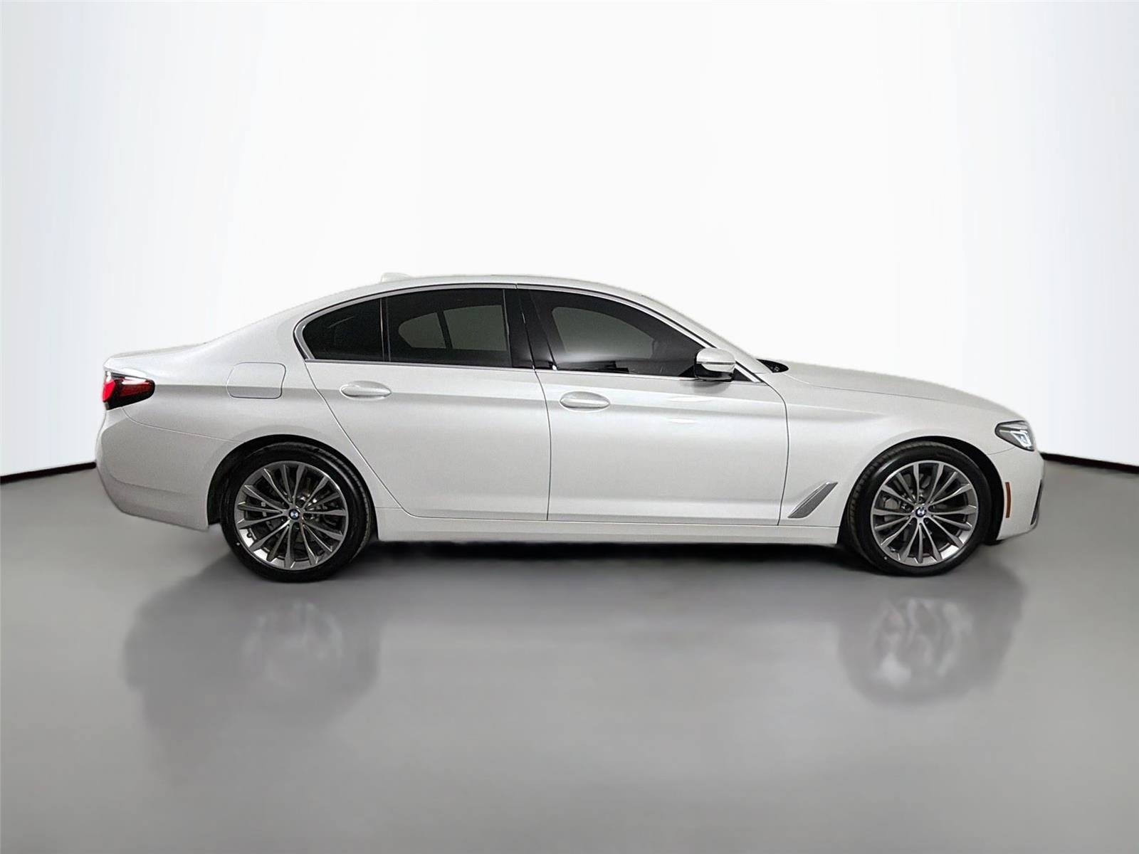 Certified 2023 BMW 530i w/ Premium Package RWD image 5