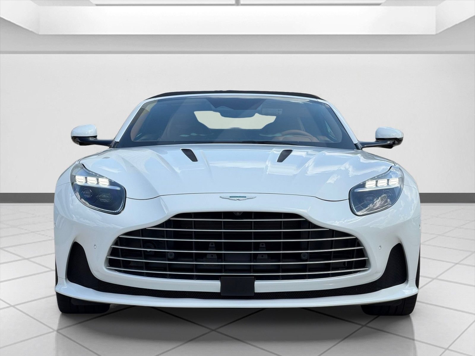 Used 2025 Aston Martin DB12 Convertible RWD image 11