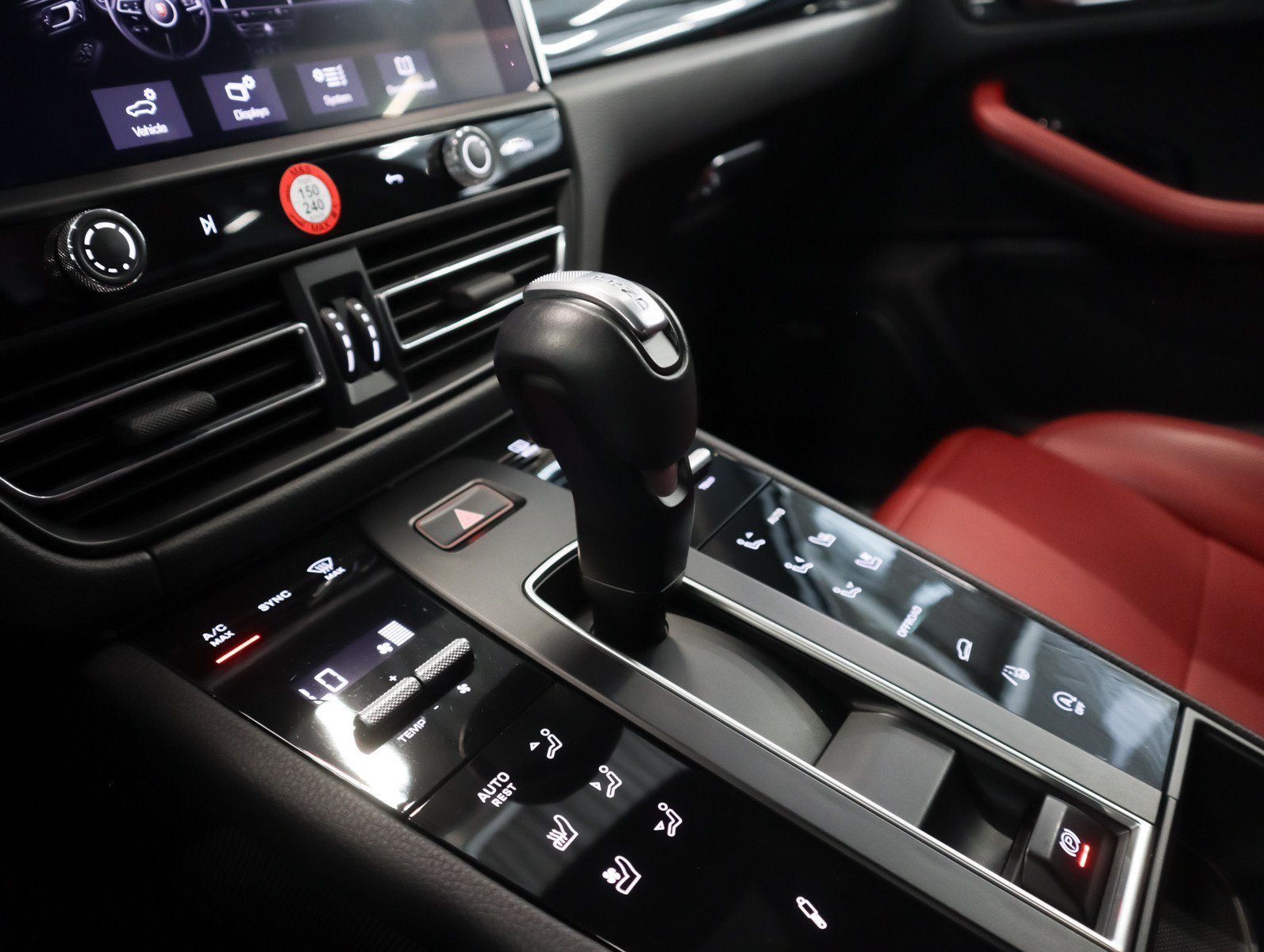 Certified 2024 Porsche Macan S AWD/4WD image 16