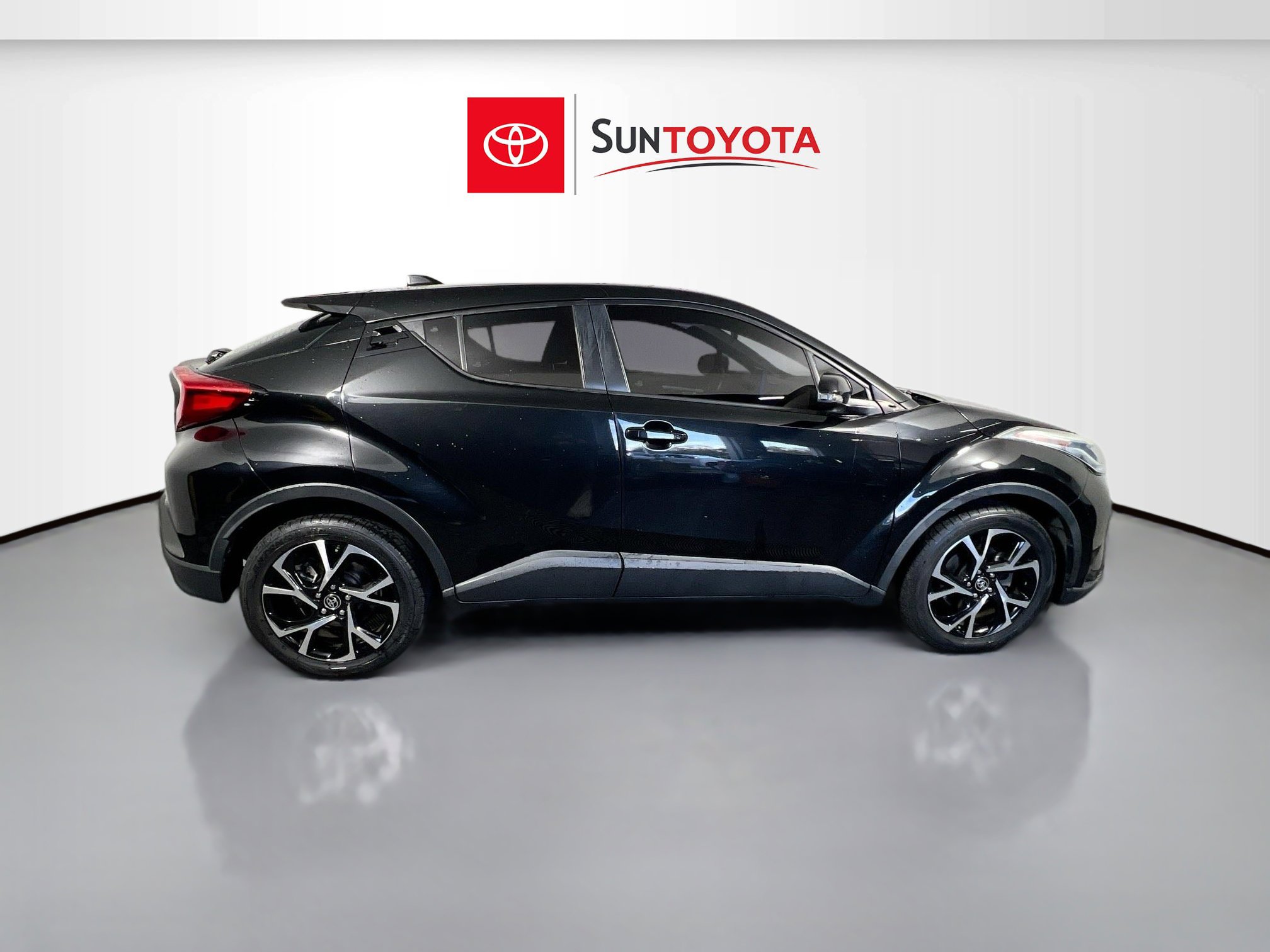 Used 2020 Toyota C-HR XLE image 2