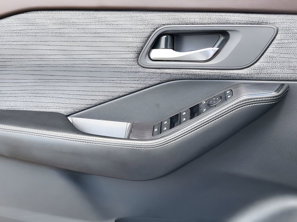 Used 2023 Nissan Rogue SV image 20