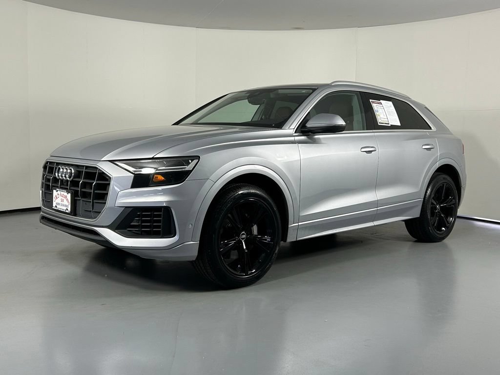 Used 2022 Audi Q8 Premium w/ Convenience Package AWD/4WD image 3