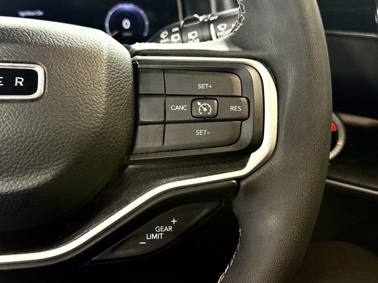 Used 2022 Jeep Wagoneer Series I AWD/4WD image 23