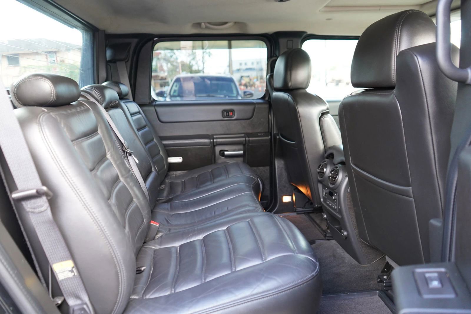 Used 2005 HUMMER H2 SUT w/ Preferred Equipment Group image 22